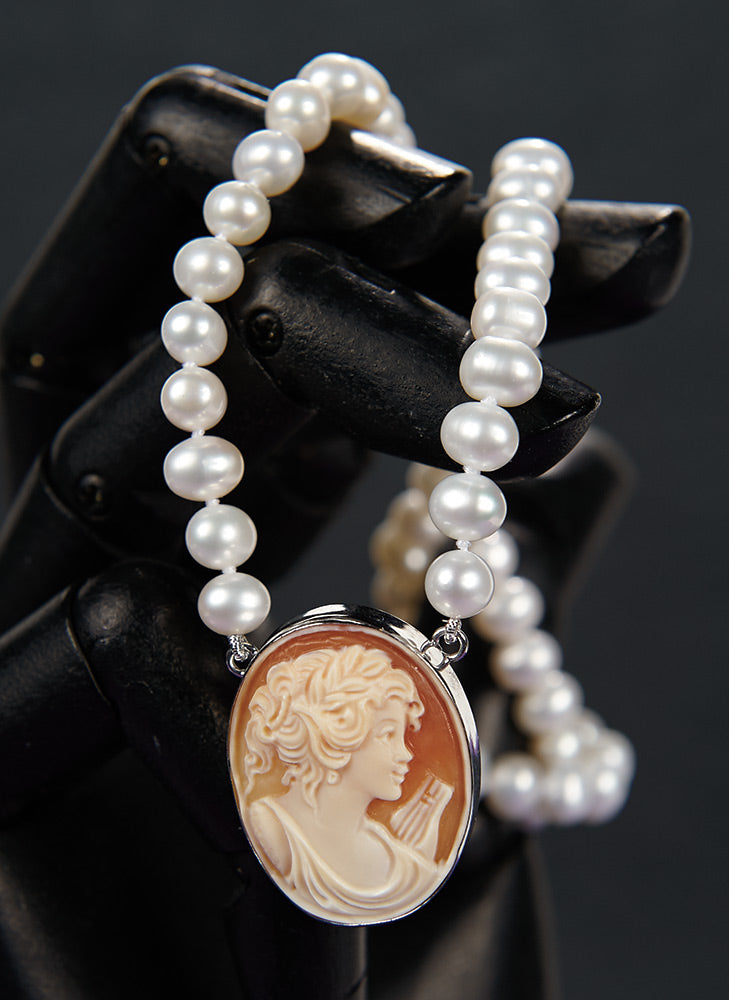 CAMEO WITH PEARL NECKLACE